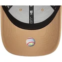 9forty-league-essential-new-york-yankees-mlb-di-new-era-cappellino-curvo-regolabile-marrone-chiaro-con-logo-marrone-chiaro-da-do