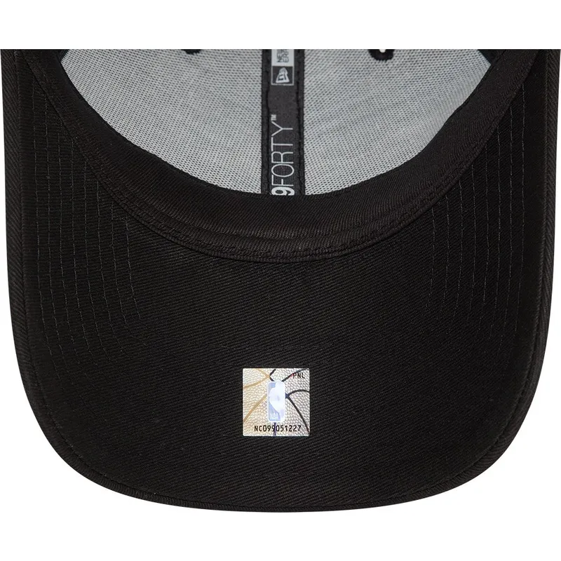cappellino-curvo-nero-regolabile-con-logo-nero-9forty-essential-di-chicago-bulls-nba-di-new-era