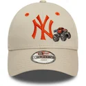 cappelli-curva-beige-cinghia-regolabile-per-bambino-9forty-graphic-monster-truck-dei-new-york-yankees-mlb-di-new-era