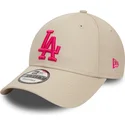 cappellino-beige-con-visiera-curva-regolabile-con-logo-rosa-9forty-league-essential-dei-los-angeles-dodgers-mlb-di-new-era