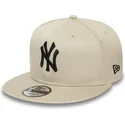 cappelli-piatta-beige-snapback-negro-9fifty-league-essential-dei-new-york-yankees-mlb-di-new-era