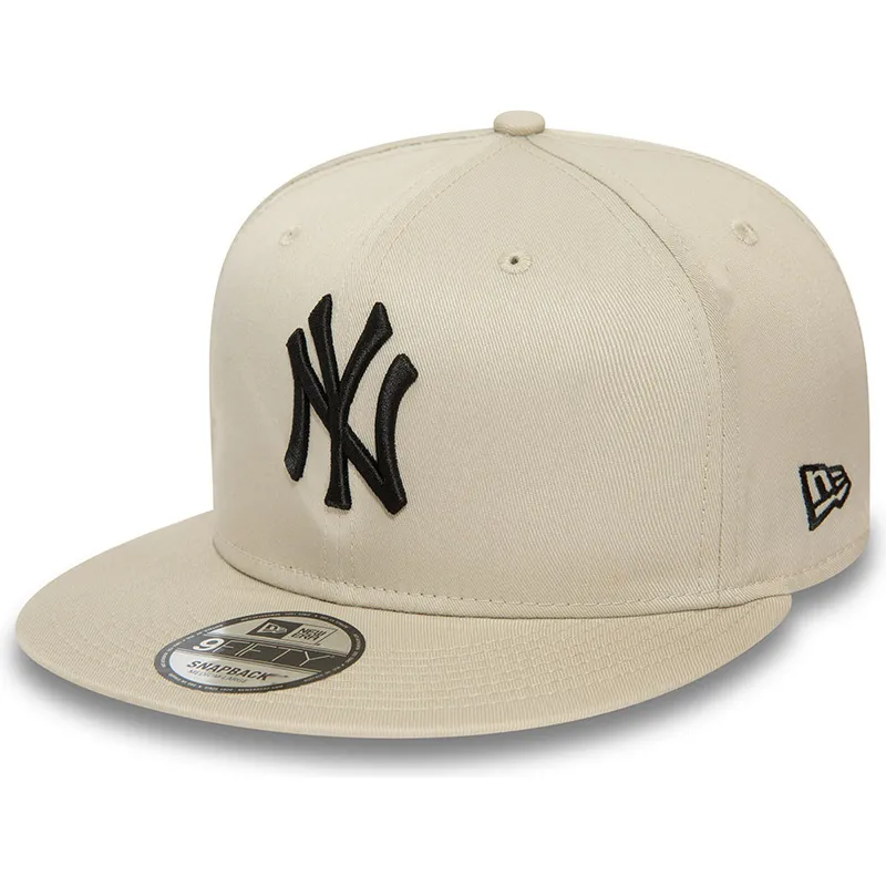 cappellino-beige-snapback-con-visiera-piatta-e-logo-nero-9fifty-league-essential-dei-new-york-yankees-mlb-di-new-era