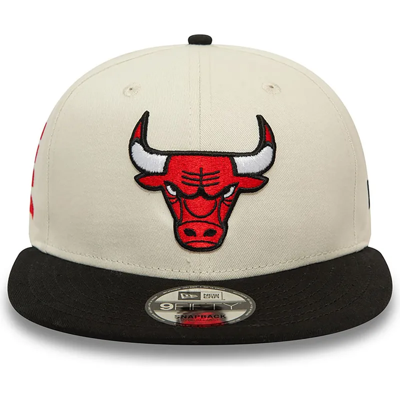cappello-piatto-beige-e-nero-snapback-9fifty-logo-di-chicago-bulls-nba-di-new-era