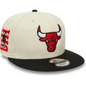 cappellino-piatto-beige-e-nero-snapback-9fifty-logo-dei-chicago-bulls-nba-di-new-era