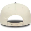 cappellino-piatto-beige-e-nero-snapback-9fifty-logo-dei-chicago-bulls-nba-di-new-era