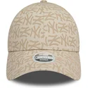 cappellino-curvo-beige-regolabile-da-donna-9forty-monogram-dei-new-york-yankees-mlb-di-new-era