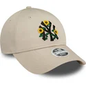 cappellino-beige-con-visiera-curva-regolabile-da-donna-9forty-floral-dei-new-york-yankees-mlb-di-new-era