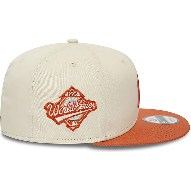 cappelli-piatta-beige-snapback-marron-9fifty-patch-dei-new-york-yankees-mlb-di-new-era