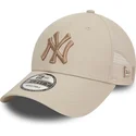 cappellino-trucker-beige-con-logo-beige-9forty-home-field-dei-new-york-yankees-mlb-di-new-era