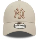 cappellino-trucker-beige-con-logo-beige-9forty-home-field-dei-new-york-yankees-mlb-di-new-era
