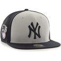 cappellino-visiera-piatta-nero-e-bianco-snapback-di-new-york-yankees-mlb-sure-shot-di-47-brand