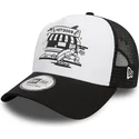 cappellino-trucker-bianco-e-nero-a-frame-graphic-di-hot-dog-new-york-di-new-era