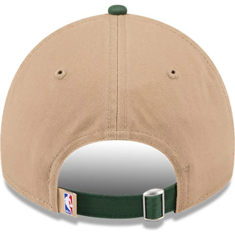cappellino-curvo-marrone-e-verde-regolabile-9twenty-draft-2024-di-milwaukee-bucks-nba-di-new-era