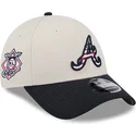 cappellino-snapback-beige-e-blu-navy-curva-9forty-stretch-snap-4th-of-july-degli-atlanta-braves-mlb-di-new-era