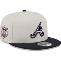 cappello-piatto-beige-e-blu-navy-snapback-9fifty-4th-of-july-degli-atlanta-braves-mlb-di-new-era