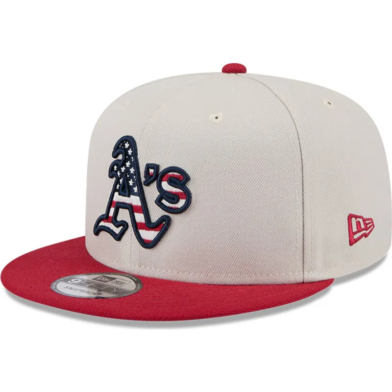 cappello-piatto-beige-e-rosso-snapback-9fifty-4th-of-july-di-oakland-athletics-mlb-di-new-era