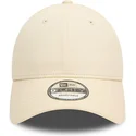 cappellino-beige-con-visiera-curva-regolabile-con-logo-rosso-9forty-essential-di-new-era