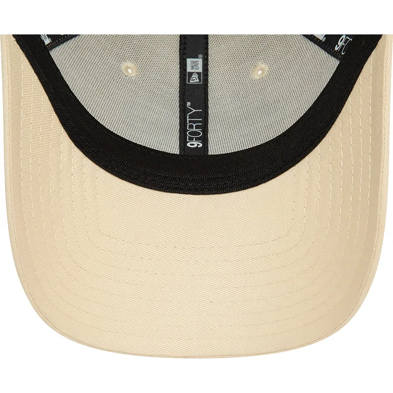cappelli-curva-beige-cinghia-regolabile-9forty-di-new-era cappelli-curva-beige-cinghia-regolabile-9forty-di-new-era