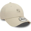 cappellino-curvo-beige-regolabile-9forty-metallic-pin-dei-new-york-yankees-mlb-di-new-era