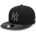 cappellino-piatto-nero-snapback-con-logo-grigio-per-bambino-9fifty-contrast-dei-new-york-yankees-mlb-di-new-era