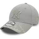 cappelli-curva-grigio-cinghia-regolabile-9forty-flame-dei-new-york-yankees-mlb-di-new-era