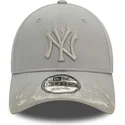 cappelli-curva-grigio-cinghia-regolabile-9forty-flame-dei-new-york-yankees-mlb-di-new-era