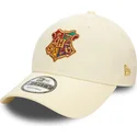 cappellino-beige-curvo-regolabile-9forty-di-hogwarts-harry-potter-di-new-era
