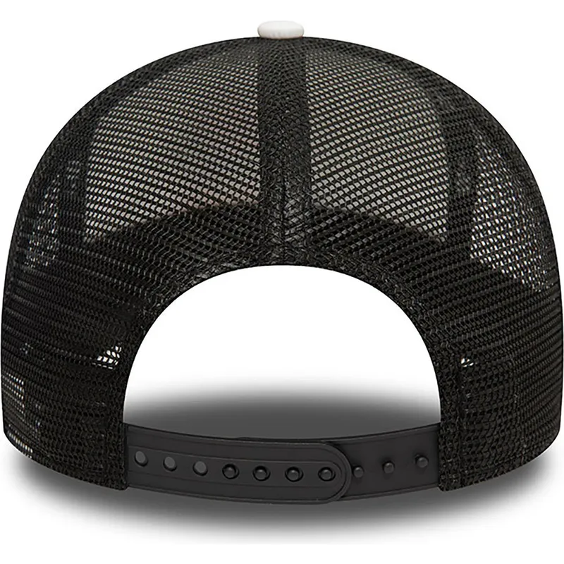 cappelli-curva-nero-snapback-bugs-bunny-and-his-friends-a-frame-dei-looney-tunes-di-new-era