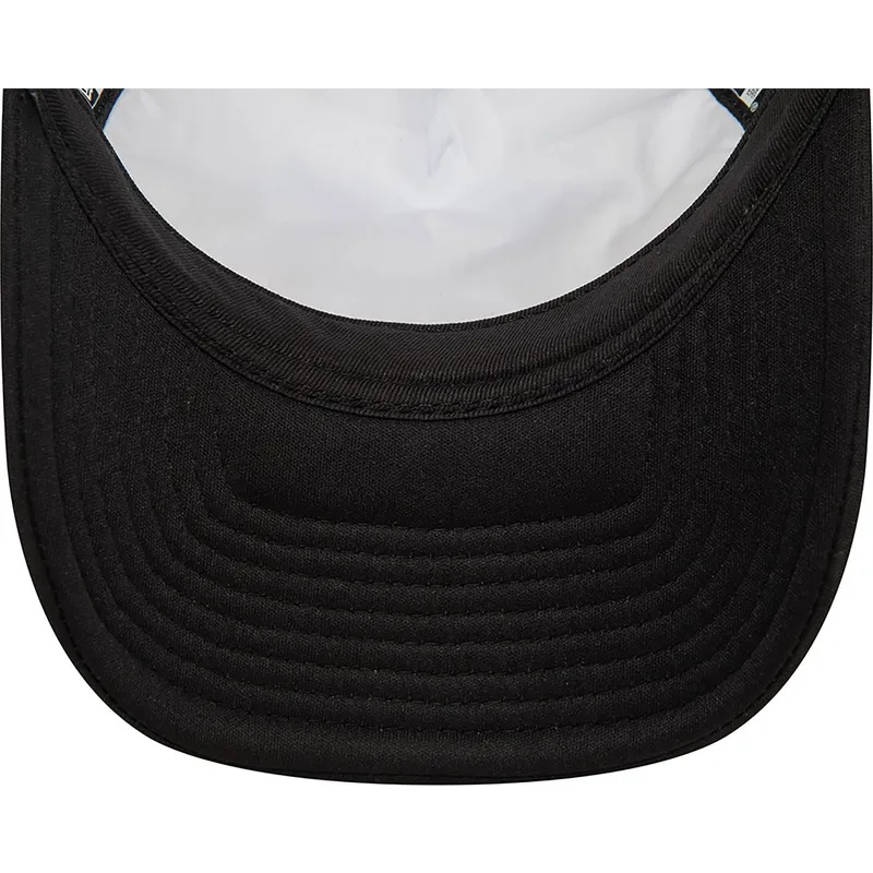 cappelli-curva-nero-snapback-bugs-bunny-and-his-friends-a-frame-dei-looney-tunes-di-new-era