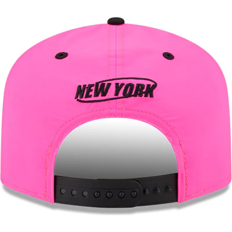 cappellino-curvo-rosa-e-nero-snapback-golfer-chrome-logo-dei-new-york-yankees-mlb-di-new-era