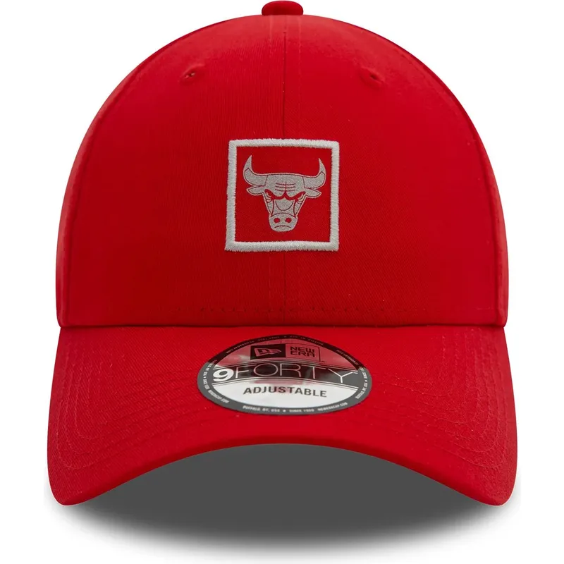 cappellino-curvo-rosso-regolabile-9forty-metallic-patch-dei-chicago-bulls-nba-di-new-era