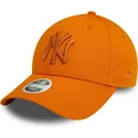 cappelli-curva-arancia-cinghia-regolabile-9forty-league-essential-dei-new-york-yankees-mlb-di-new-era