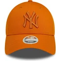 cappelli-curva-arancia-cinghia-regolabile-9forty-league-essential-dei-new-york-yankees-mlb-di-new-era