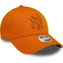 cappelli-curva-arancia-cinghia-regolabile-9forty-league-essential-dei-new-york-yankees-mlb-di-new-era