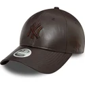 cappelli-curva-marrone-cinghia-regolabile-9forty-midi-pu-dei-new-york-yankees-mlb-di-new-era