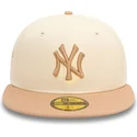 cappello-piatto-beige-e-marrone-chiuso-59fifty-side-patch-dei-new-york-yankees-mlb-di-new-era