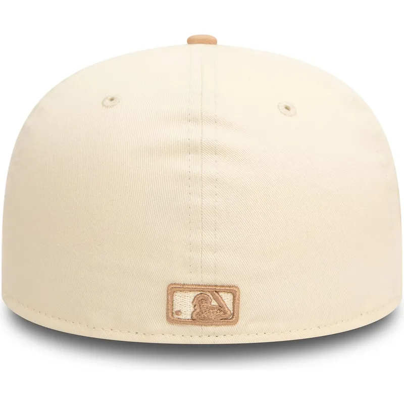 cappello-piatto-beige-e-marrone-chiuso-59fifty-side-patch-dei-new-york-yankees-mlb-di-new-era
