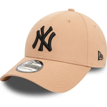 New Era Curved Brim Black Logo 39THIRTY League Essential New York Yankees MLB Beige Fitted Cap