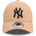 cappello-beige-con-visiera-curva-regolabile-con-logo-nero-39thirty-league-essential-dei-new-york-yankees-mlb-di-new-era