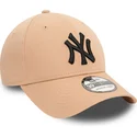 cappello-beige-con-visiera-curva-regolabile-con-logo-nero-39thirty-league-essential-dei-new-york-yankees-mlb-di-new-era