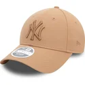 cappellino-curvo-beige-regolabile-da-donna-con-logo-beige-9forty-league-essential-dei-new-york-yankees-mlb-di-new-era