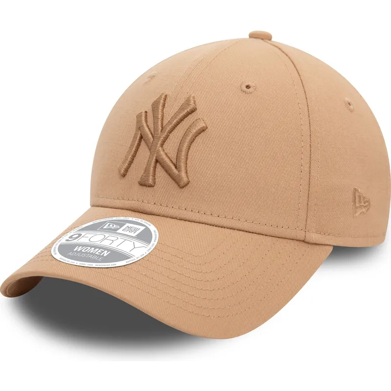 cappello-beige-a-visiera-curva-regolabile-da-donna-con-logo-beige-9forty-league-essential-dei-new-york-yankees-mlb-di-new-era