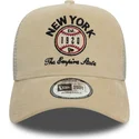 cappellino-trucker-beige-9forty-a-frame-cord-graphic-di-new-york-stati-e-paesi-di-new-era