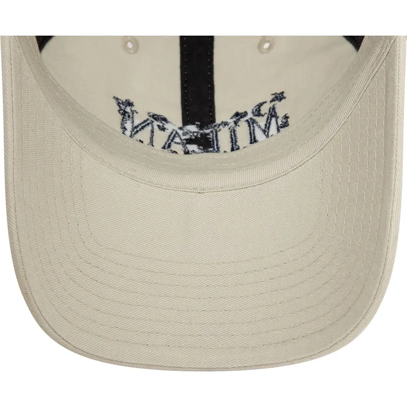 cappelli-curva-beige-cinghia-regolabile-9twenty-scribble-dei-ac-milan-serie-a-di-new-era cappelli-curva-beige-cinghia-regolabile-9twenty-scribble-dei-ac-milan-serie-a-di-new-era