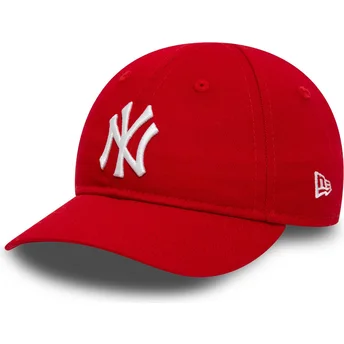 Cappellino curvo rosso regolabile per bambino 9FORTY League Essential Inf dei New York Yankees MLB di New Era
