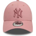 cappellino-curvo-rosa-regolabile-con-logo-rosa-9forty-league-essential-dei-new-york-yankees-mlb-di-new-era