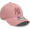 cappellino-rosa-con-visiera-curva-regolabile-con-logo-rosa-9forty-league-essential-dei-new-york-yankees-mlb-di-new-era