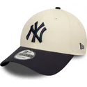 cappellino-curvo-beige-e-blu-navy-regolabile-9forty-colour-block-dei-new-york-yankees-mlb-di-new-era