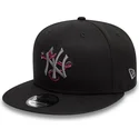 cappello-piatto-nero-snapback-con-logo-grigio-9fifty-icon-dei-new-york-yankees-mlb-snake-di-new-era