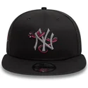 cappello-piatto-nero-snapback-con-logo-grigio-9fifty-icon-dei-new-york-yankees-mlb-snake-di-new-era